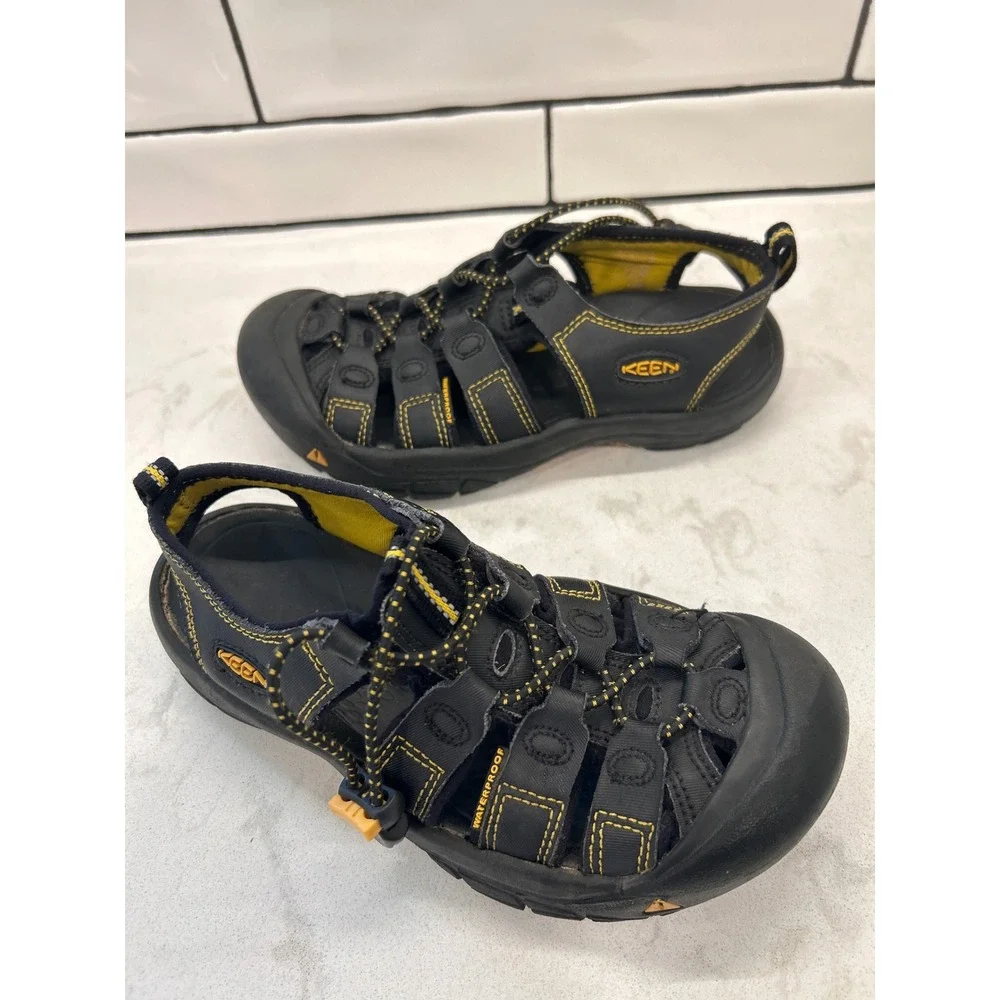 Keen Newport H2 Kids Sandals Black Yellow Waterproof Hiking Water Shoes Size 2